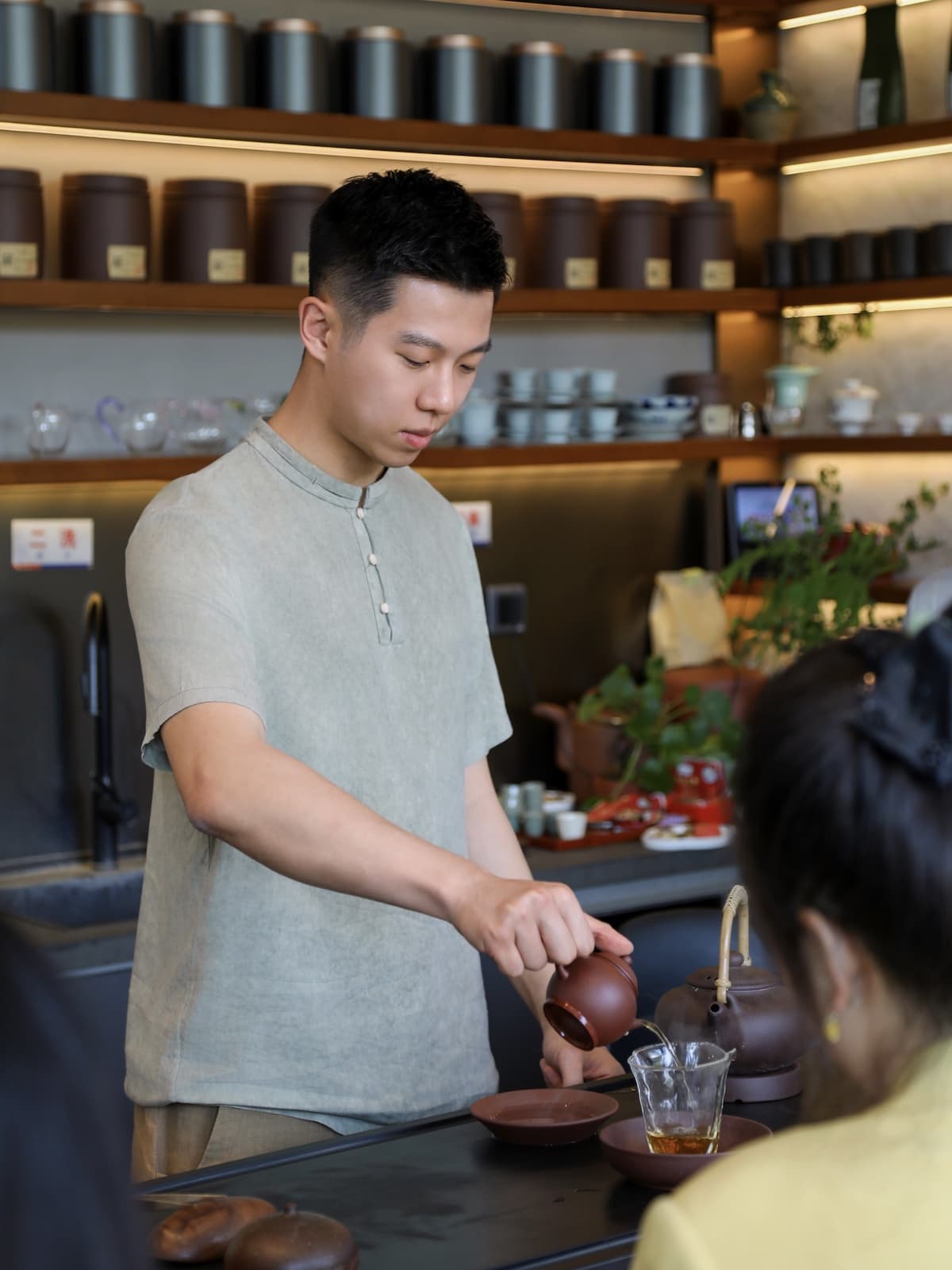 Vincent Liu pouring tea